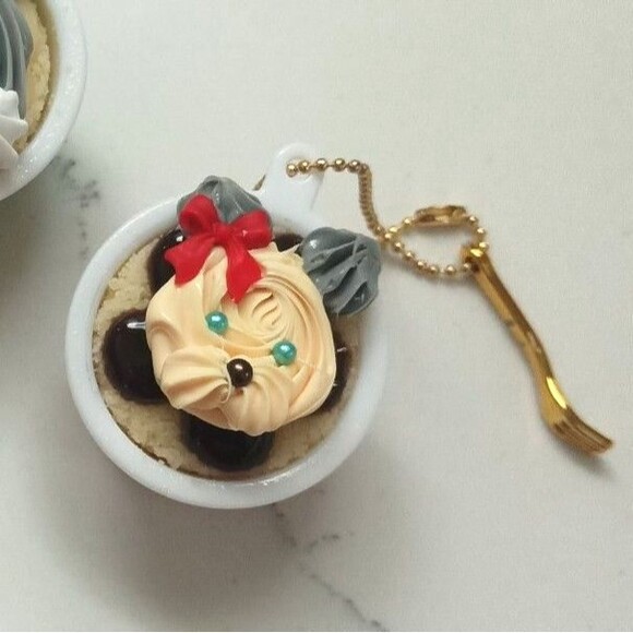 mini cupcake dog charm / keychain - Picture 3 of 7